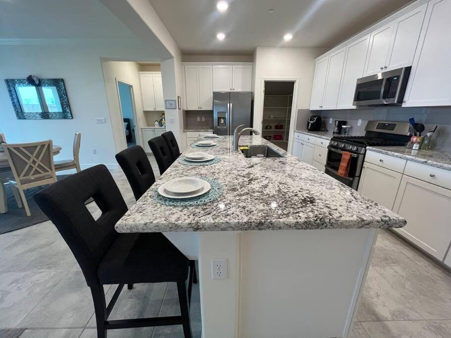 Brand-New, Beautiful & Stylish Home In Sacramento! Eksteriør bilde